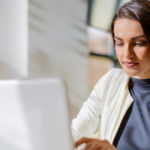 woman on computer office b2b